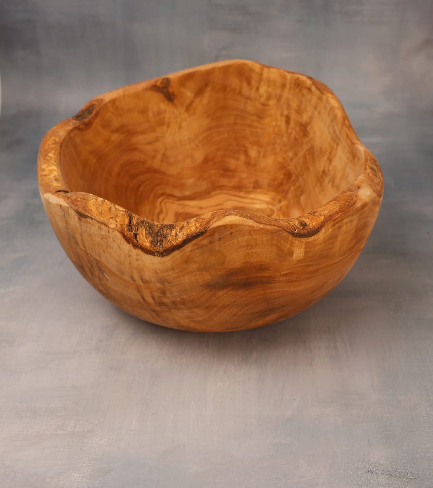 Fructieră sau Salatieră Basilicata din lemn de măslin 24 x 15 cm