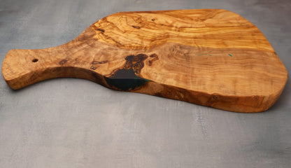 Tocător cu maner din lemn de maslin cu rasina 40 x 20 cm