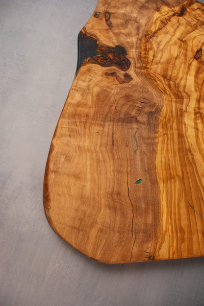 Tocător cu maner din lemn de maslin cu rasina 40 x 20 cm