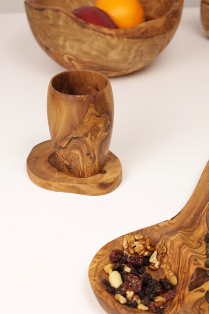 Чаша за вода от маслиново дърво