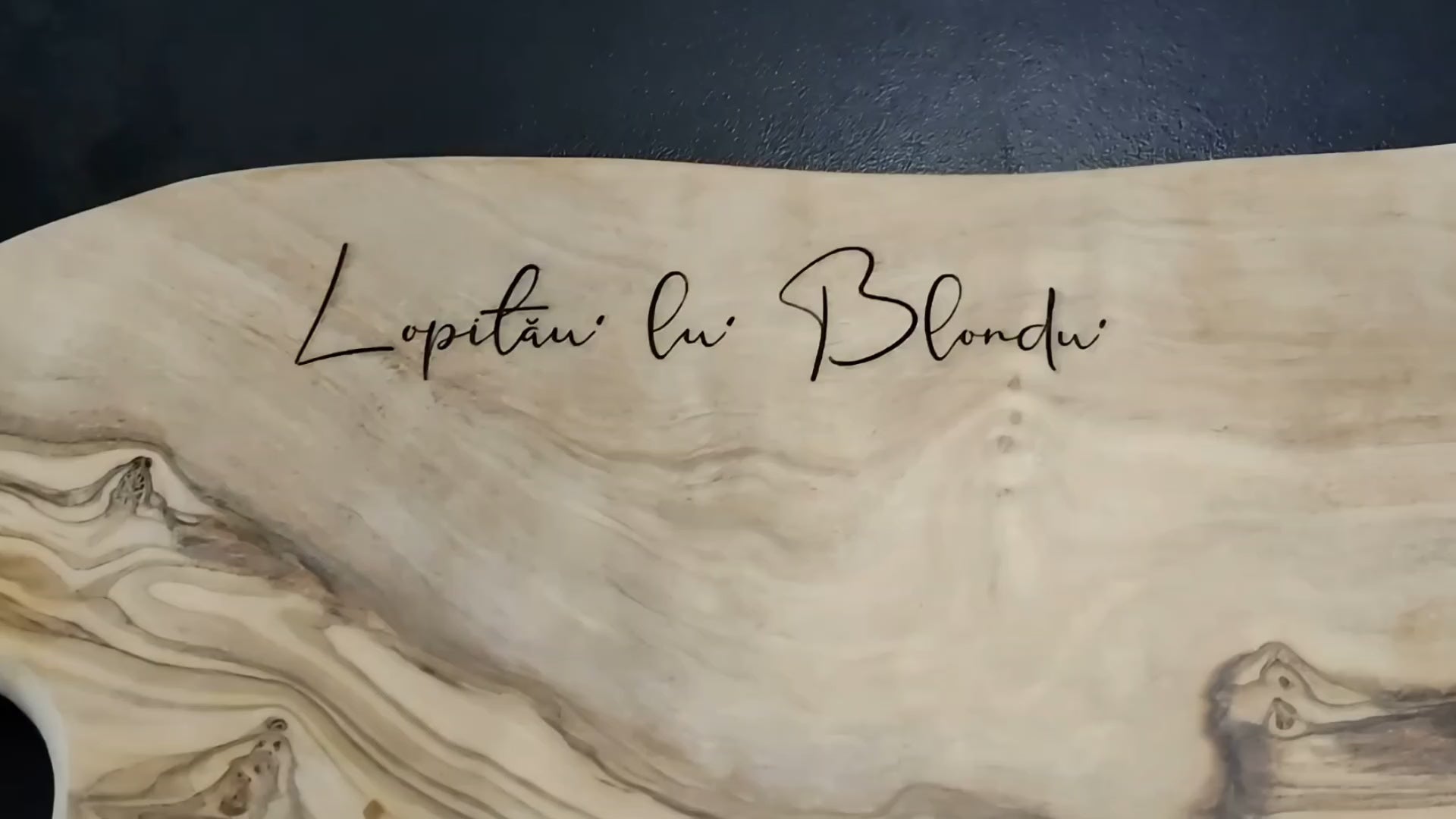 Încarcă clipul video: 