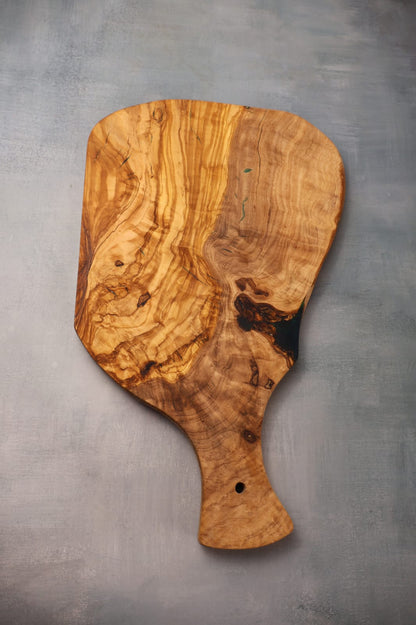 Tocător cu maner din lemn de maslin cu rasina 40 x 20 cm